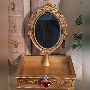 Bath and Body Works Disney Villains Evil Queen Light Up Body Care Tray